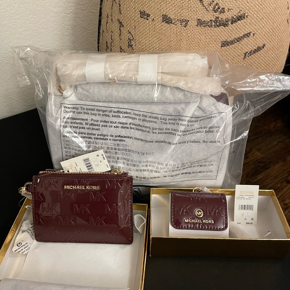 SOLD!!! Michael Kors Bradshaw 3 piece (Purse,Wallet and Air Pod)